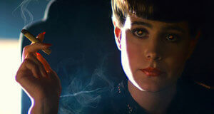 Rachel (Sean Young) es la femme fatale que no puede faltar en una película de cine negro como 'Blade Runner'.
