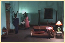 Fotograma perteneciente a la serie 'Rabbits', que Lynch estrenó en su página web, y que le ha servido de material para algunas secuencias de 'Inland Empire'.