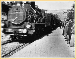 Fotograma de 'Llegada del tren'.